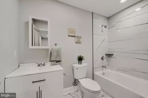 Bath - 2911 Elgin Ave, Baltimore, MD 21216 photo 1 of 2