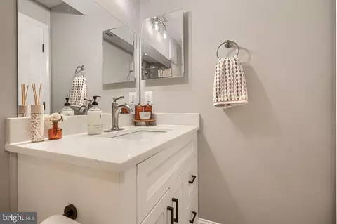 Bath - 1403 E Clement St, Baltimore, MD 21230 photo 5 of 6