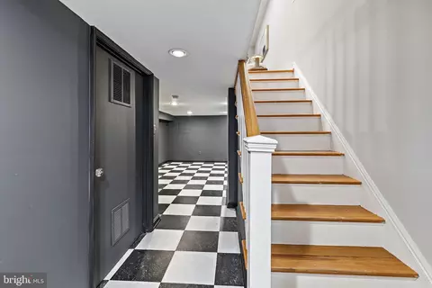 Entry Way - 11 E Hamburg St, Baltimore, MD 21230 photo 6 of 7