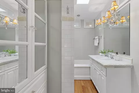 Bath - 11 E Hamburg St, Baltimore, MD 21230 photo 3 of 5