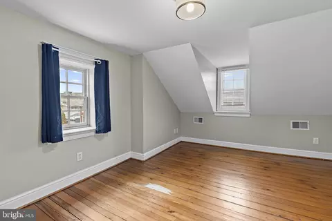 Bedroom - 11 E Hamburg St, Baltimore, MD 21230 photo 3 of 3