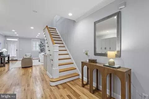 Entry Way - 11 E Hamburg St, Baltimore, MD 21230 photo 2 of 7