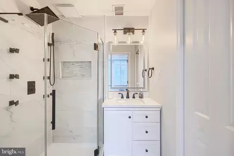Bath - 1309 Benjamin St, Baltimore, MD 21230 photo 1 of 4