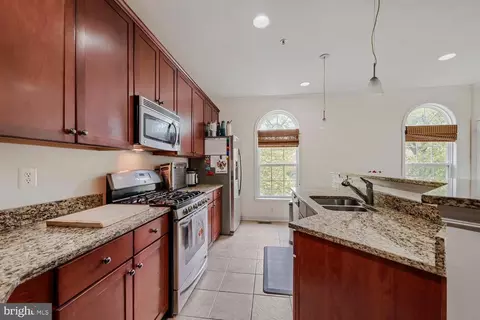 Kitchen - 809 Mchenry St, Baltimore, MD 21230 photo 3 of 4