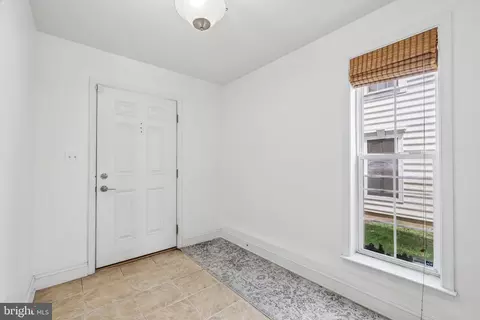 Entry Way - 809 Mchenry St, Baltimore, MD 21230 photo 3 of 10