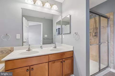 Bath - 809 Mchenry St, Baltimore, MD 21230 photo 2 of 4