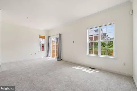 Living - 809 Mchenry St, Baltimore, MD 21230 photo 3 of 5