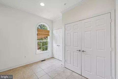 Entry Way - 809 Mchenry St, Baltimore, MD 21230 photo 6 of 10