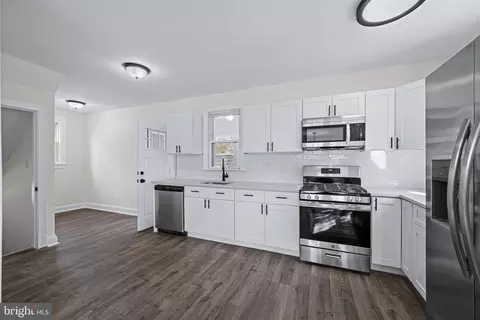Entry Way - 5510 Sefton Ave, Baltimore, MD 21214 photo 4 of 9