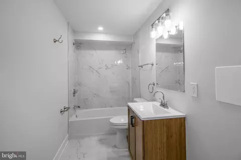 Bath - 3706 Overview Rd, Baltimore, MD 21215 photo 2 of 4