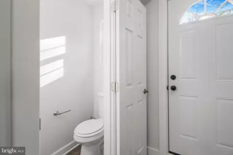 Entry Way - 3706 Overview Rd, Baltimore, MD 21215 photo 5 of 8