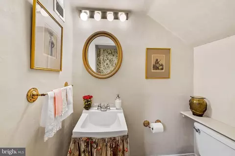 Bath - 4 Hillside Rd, Baltimore, MD 21210 photo 1 of 4