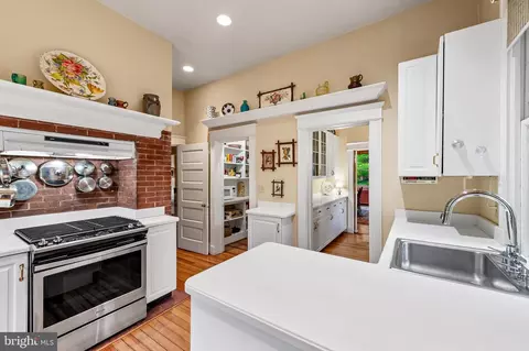 Kitchen - 4 Hillside Rd, Baltimore, MD 21210 photo 3 of 3