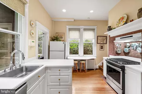 Kitchen - 4 Hillside Rd, Baltimore, MD 21210 photo 2 of 3