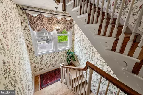 Entry Way - 4 Hillside Rd, Baltimore, MD 21210 photo 5 of 8