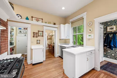 Kitchen - 4 Hillside Rd, Baltimore, MD 21210 photo 1 of 3