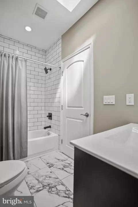 Bath - 1714 E 28th St, Baltimore, MD 21218 photo 5 of 8