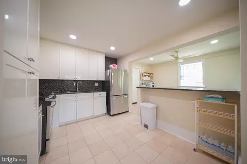 Entry Way - 2001 Denison St, Baltimore, MD 21216 photo 2 of 7