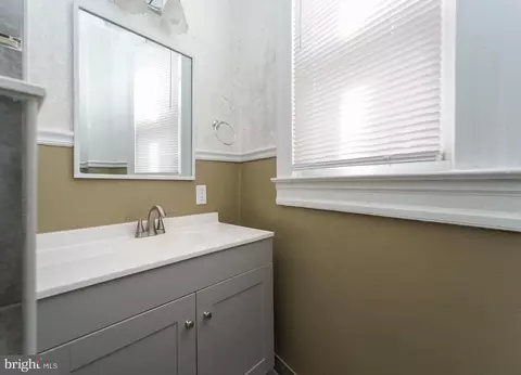 Bath - 2749 Riggs Ave, Baltimore, MD 21216 photo 3 of 4