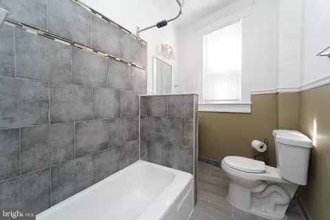 Bath - 2749 Riggs Ave, Baltimore, MD 21216 photo 2 of 4