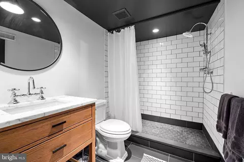 Bath - 256 Waxter Way, Baltimore, MD 21217 photo 6 of 6
