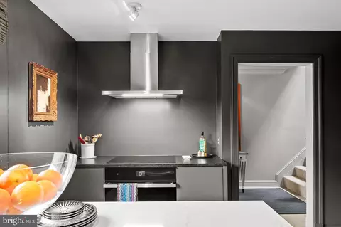 Kitchen - 256 Waxter Way, Baltimore, MD 21217 photo 10 of 11