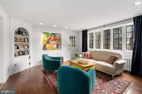 Living - 224 Tunbridge Rd, Baltimore, MD 21212 photo 4 of 7