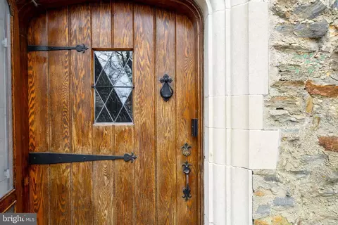 Entry Way - 224 Tunbridge Rd, Baltimore, MD 21212 photo 1 of 4