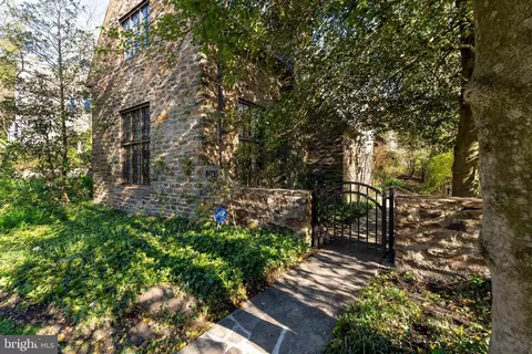 Exterior - 224 Tunbridge Rd, Baltimore, MD 21212 photo 2 of 22