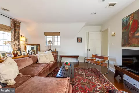 Living - 224 Tunbridge Rd, Baltimore, MD 21212 photo 6 of 7