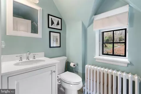 Bath - 224 Tunbridge Rd, Baltimore, MD 21212 photo 4 of 7