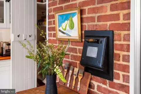 Entry Way - 224 Tunbridge Rd, Baltimore, MD 21212 photo 3 of 4