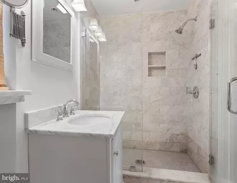 Bath - 224 Tunbridge Rd, Baltimore, MD 21212 photo 3 of 7