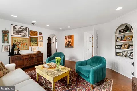Living - 224 Tunbridge Rd, Baltimore, MD 21212 photo 5 of 7