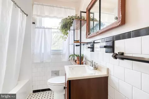 Bath - 3708 Keene Ave, Baltimore, MD 21206 photo 2 of 2