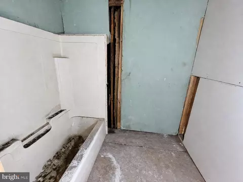 Entry Way - 514 E 26th St, Baltimore, MD 21218 photo 16 of 17