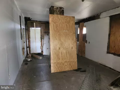 Entry Way - 514 E 26th St, Baltimore, MD 21218 photo 5 of 17