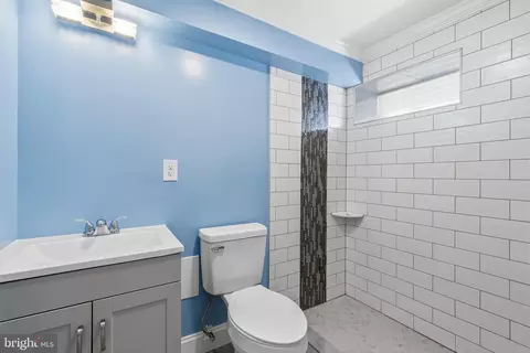 Bath - 3525 Cliftmont Ave, Baltimore, MD 21213 photo 3 of 4