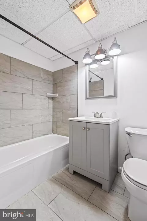 Bath - 2611 E Hoffman St, Baltimore, MD 21213 photo 3 of 3