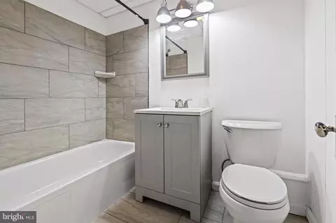 Bath - 2611 E Hoffman St, Baltimore, MD 21213 photo 2 of 3