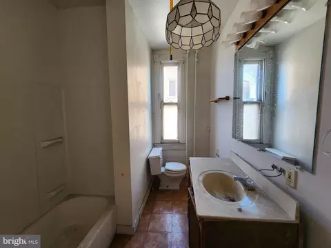 Bath - 1934 N Washington St, Baltimore, MD 21213 photo 1 of 3