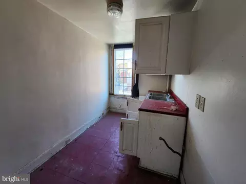 Entry Way - 1934 N Washington St, Baltimore, MD 21213 photo 10 of 11