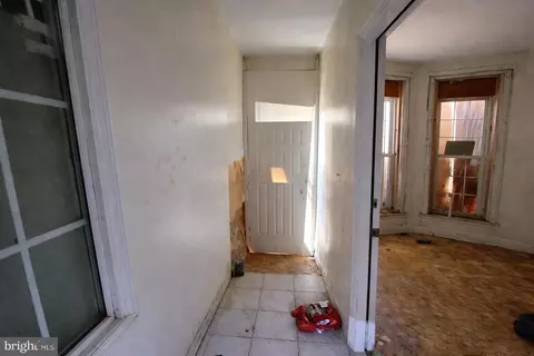 Entry Way - 1934 N Washington St, Baltimore, MD 21213 photo 2 of 11