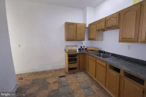 Entry Way - 1934 N Washington St, Baltimore, MD 21213 photo 6 of 11