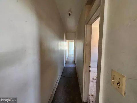 Entry Way - 1934 N Washington St, Baltimore, MD 21213 photo 8 of 11