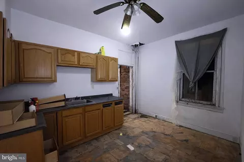 Entry Way - 1934 N Washington St, Baltimore, MD 21213 photo 4 of 11