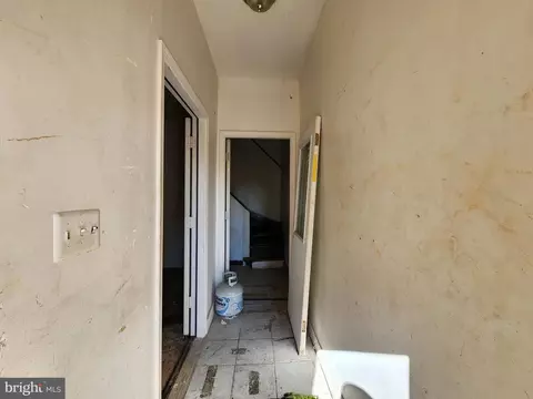 Entry Way - 1934 N Washington St, Baltimore, MD 21213 photo 1 of 11