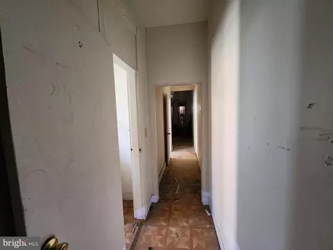 Entry Way - 1934 N Washington St, Baltimore, MD 21213 photo 7 of 11