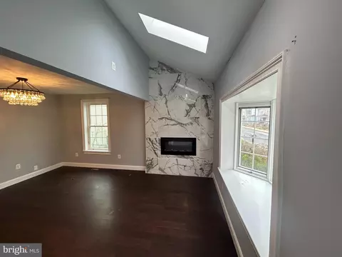 Living - 6528 Parnell Ave, Baltimore, MD 21222 photo 2 of 5