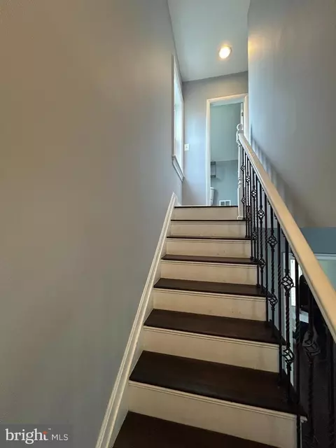 Entry Way - 6528 Parnell Ave, Baltimore, MD 21222 photo 2 of 3